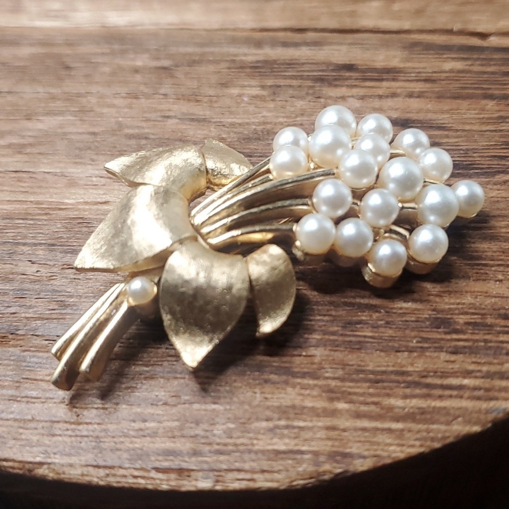 Trifari crown B821 stunning condition brooch‎ crown trifari